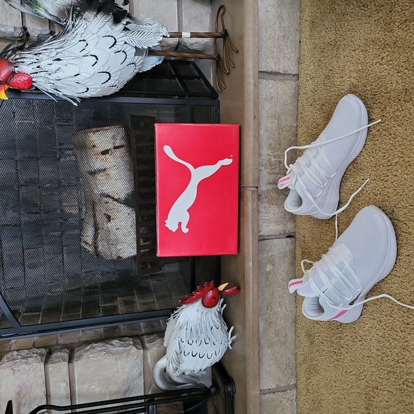 Womens puma shoes - Picture 2 of 3